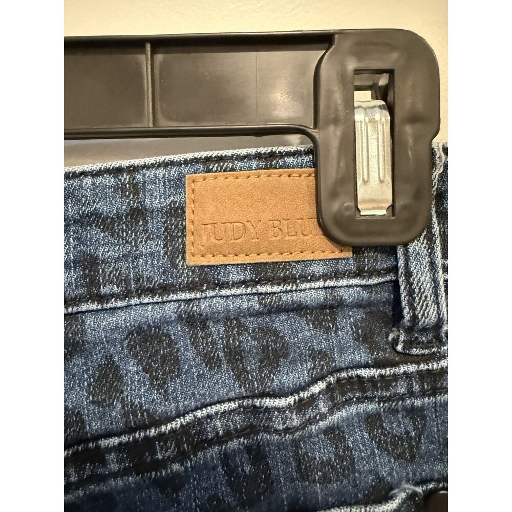 Judy Blue Shorts Womens M Blue Cutoffs 4" Leopard Print Mid Rise Dark Wash Denim - Picture 4 of 7